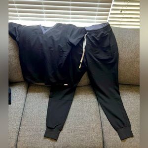 Size Large FIGS scrub set.